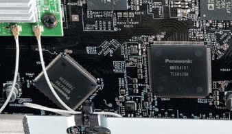 Zasady w strefi e HDMI się nie zmieniają, niepodzielnie
dominują tutaj procesory Panasonica.