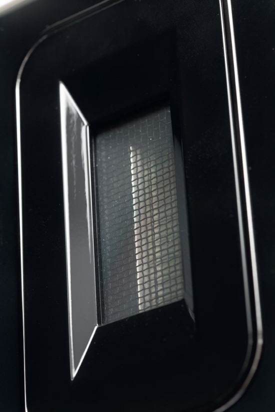 Wstęgowy wysokotonowy to stały punkt programu Quada; nie mogąc w konwencjonalnych kolumnach nawiązać do elektrostatów, firma przywołuje konstrukcję Corner Ribbon sprzed 75 lat, a więc nawet starszą od ESL.