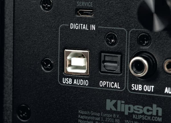 R-50 PM wyróżnia się wśród konkurentów wejściem USB-DAC.