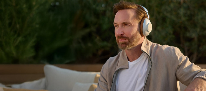 David Guetta w słuchawkach Loewe leo
