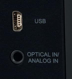 Pulse 2i ma także przewodowe wejścia - analogowe i cyfrowe (optyczne), zespolone w ramach jednego gniazdka o średnicy 3,5 mm.