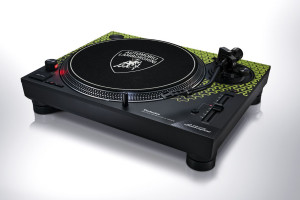 Technics i Automobili Lamborghini przedstawiają system gramofonowy z napędem bezpośrednim SL-1200M7B