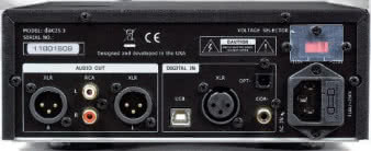 Wyjścia analogowe ponownie niezbalansowane
i zbalansowane, tylko
gdzie podłączyć te drugie? W ofercie
MH dopiero najdroższy wzmacniacz
a70.2 ma takie wejścia. Może właśnie
o to chodzi