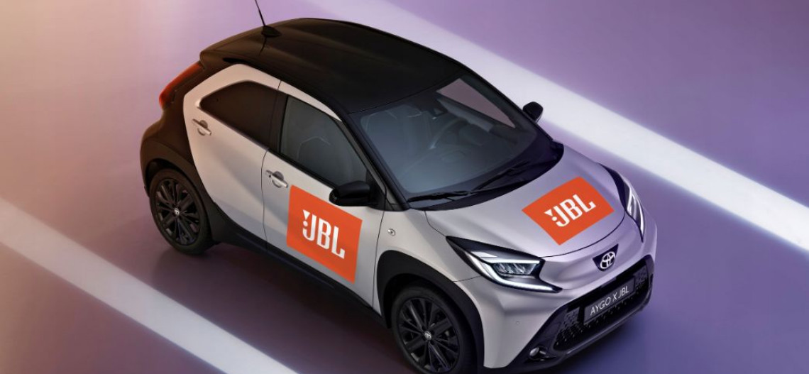 JBL gra razem z WOŚP. Weź udział w aukcjach na allegro i wylicytuj Toyotę Aygo