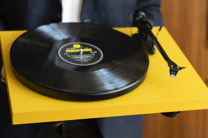 Tydzień z czerwonym winylem w poznańskim salonie HTaudio