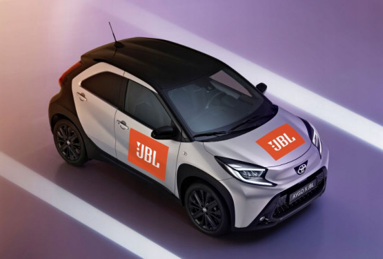 JBL gra razem z WOŚP. Weź udział w aukcjach na allegro i wylicytuj Toyotę Aygo
