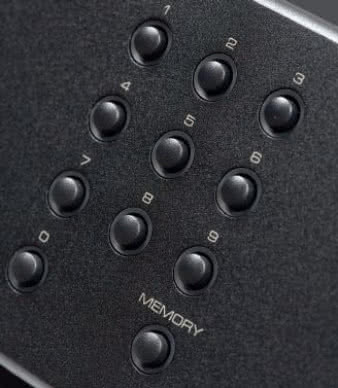 Przyciski bezpośredniego wyboru... Taki widok
pamiętamy z najstarszych odtwarzaczy CD
i niektórych tunerów.