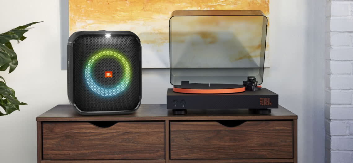 Spinner BT - JBL wprowadza do oferty gramofon z technologią Bluetooth