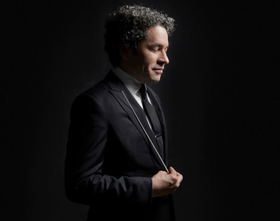 "Charles Ives: Complete Symphonies" - Gustavo Dudamel i filharmonicy Los Angeles wykonują symfonie mistrza 