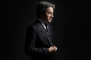 "Charles Ives: Complete Symphonies" - Gustavo Dudamel i filharmonicy Los Angeles wykonują symfonie mistrza 