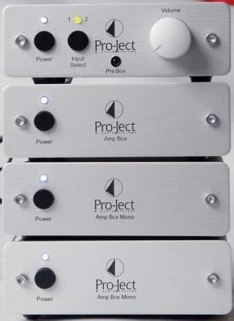 Studium prostoty - w każdym urządzeniu
dioda, wyłącznik sieciowy, w przedwzmacniaczu
dodatkowo pokrętło wzmocnienia oraz
przełącznik wejść.