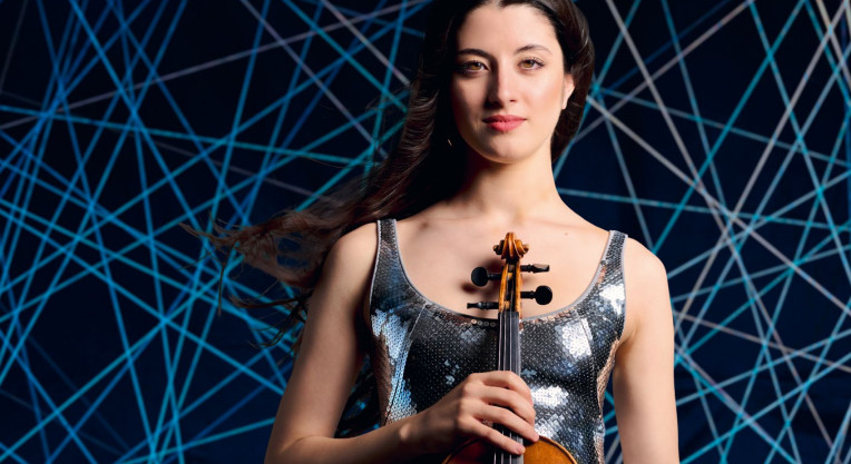 Maria Dueñas gra "Kaprysy" Paganiniego - jedne z najtrudniejszych dzieł napisanych na skrzypce