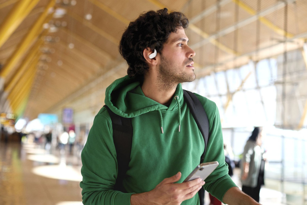 JBL Sense Lite - lekkie silikonowe słuchawki, którym niestraszny deszcz