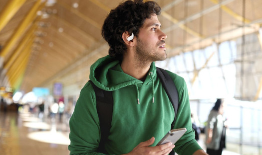 JBL Sense Lite - lekkie silikonowe słuchawki, którym niestraszny deszcz