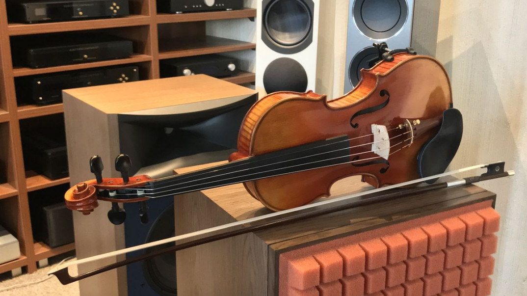 Prezentacja kolumn JBL L100 Classic i muzyka na żywo