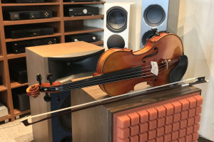 Prezentacja kolumn JBL L100 Classic i muzyka na żywo