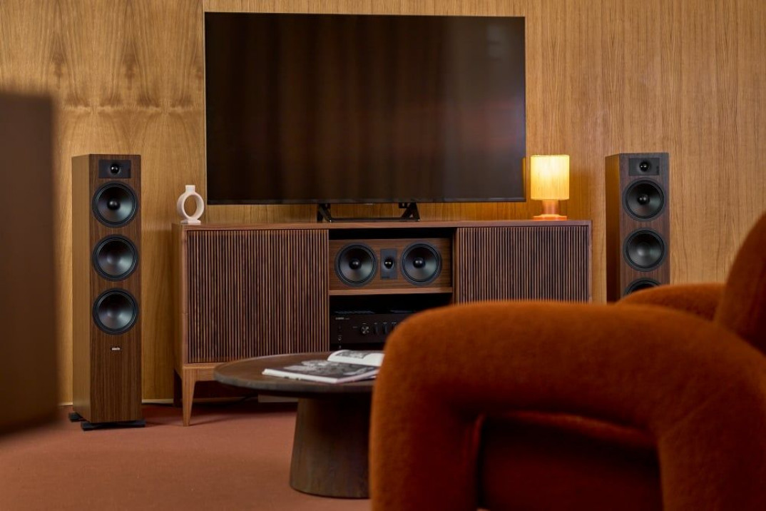 Jaki jest związek między wielkością zespołów głośnikowych a wielkością odpowiedniego dla nich pomieszczenia?