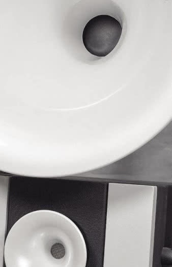 W modelu Uno G2 tuba średniotonowa ma
średnicę 50 cm - to i tak niewiele na tle tub
wszystkich modeli serii Duo, gdzie osiąga ona
67 cm. Tuba wysokotonowa ma w Uno średnicę
13 cm - w modelach Duo 18 cm.
