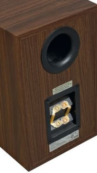 Jak doczytałem się
w materiałach firmowych
już po przeprowadzeniu
zasadniczego testu
(odsłuchów i pomiarów),
na wyposażeniu powinna
znajdować się zatyczka
bas-refleksu (w gruncie
rzeczy tego po Elaku
należało się spodziewać),
która jednak nie dotarła
do nas z testowanym (używanym)
egzemplarzem.
Strata niewielka - BS 63.2
świetnie sprawowały
się z pracującym basrefleksem.