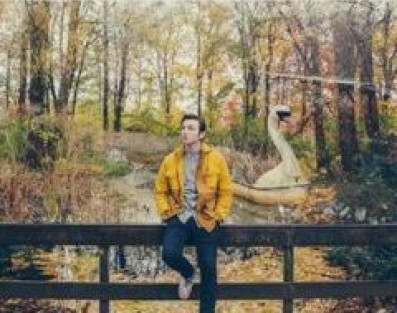 Ed Sheeran bis? Debiut Lewisa Watsona już w sprzedaży