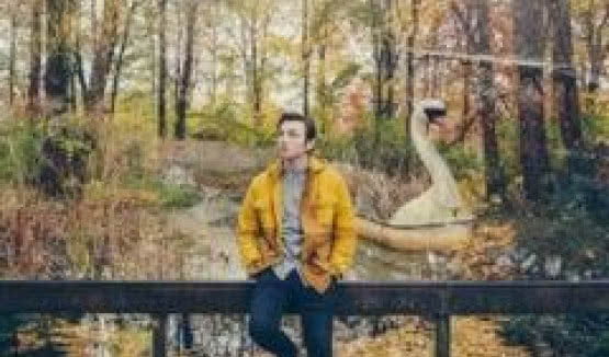 Ed Sheeran bis? Debiut Lewisa Watsona już w sprzedaży