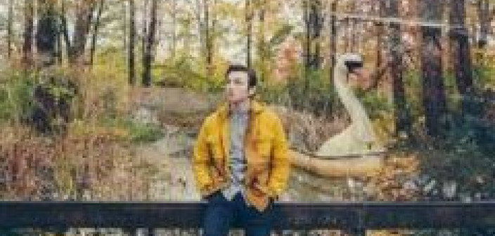 Ed Sheeran bis? Debiut Lewisa Watsona już w sprzedaży