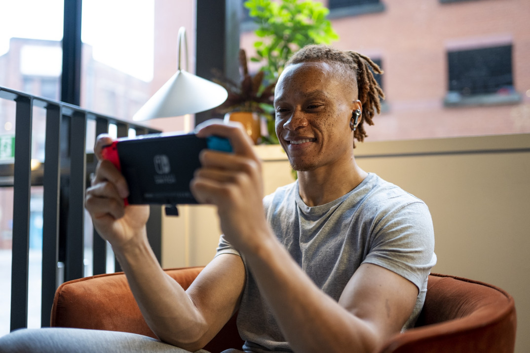 Nowe słuchawki dokanałowe JBL dla graczy - Quantum TWS