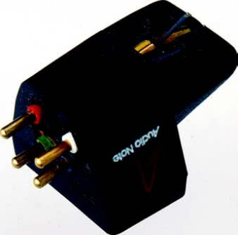 Najdroższa w zestawieniu wkładka IQ-III będąca modyfikacją wkładki Goldringa serii 1000 z dodanym tytanowym wspornikiem igły.