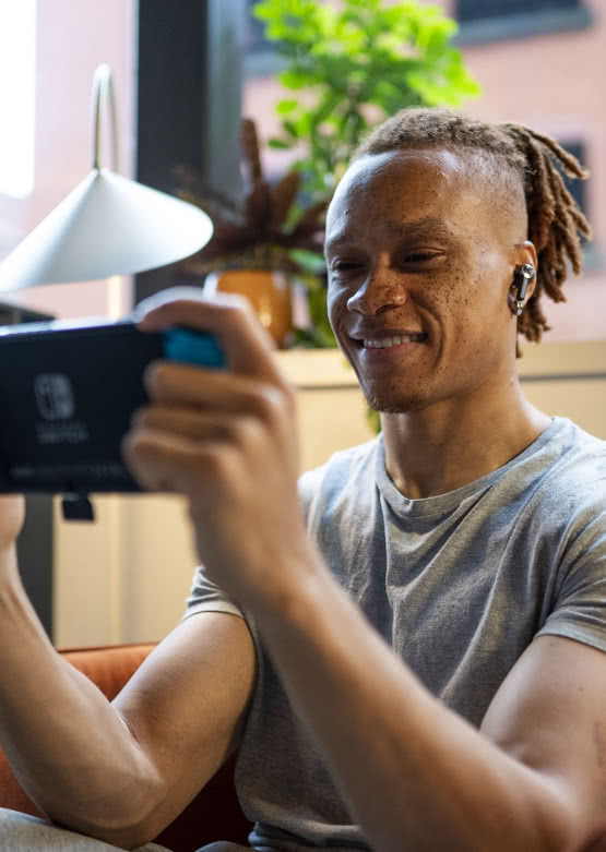 Nowe słuchawki dokanałowe JBL dla graczy - Quantum TWS