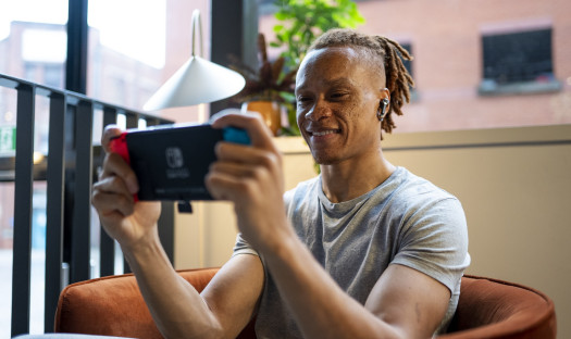 Nowe słuchawki dokanałowe JBL dla graczy - Quantum TWS