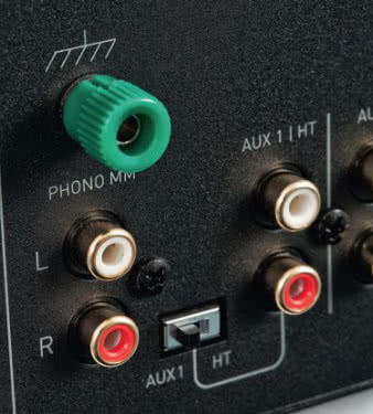 M5si ma także dobry
przedwzmacniacz
gramofonowy
z dodatkowym,
lekkim tłumieniem
najniższych częstotliwości,
według autorskiego
przepisu
Musical Fidelity.