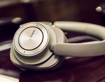 Słuchawki DALI IO-12 teraz w kolorze Mocha Grey