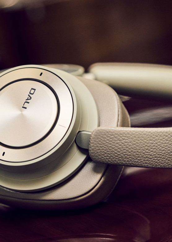 Słuchawki DALI IO-12 teraz w kolorze Mocha Grey