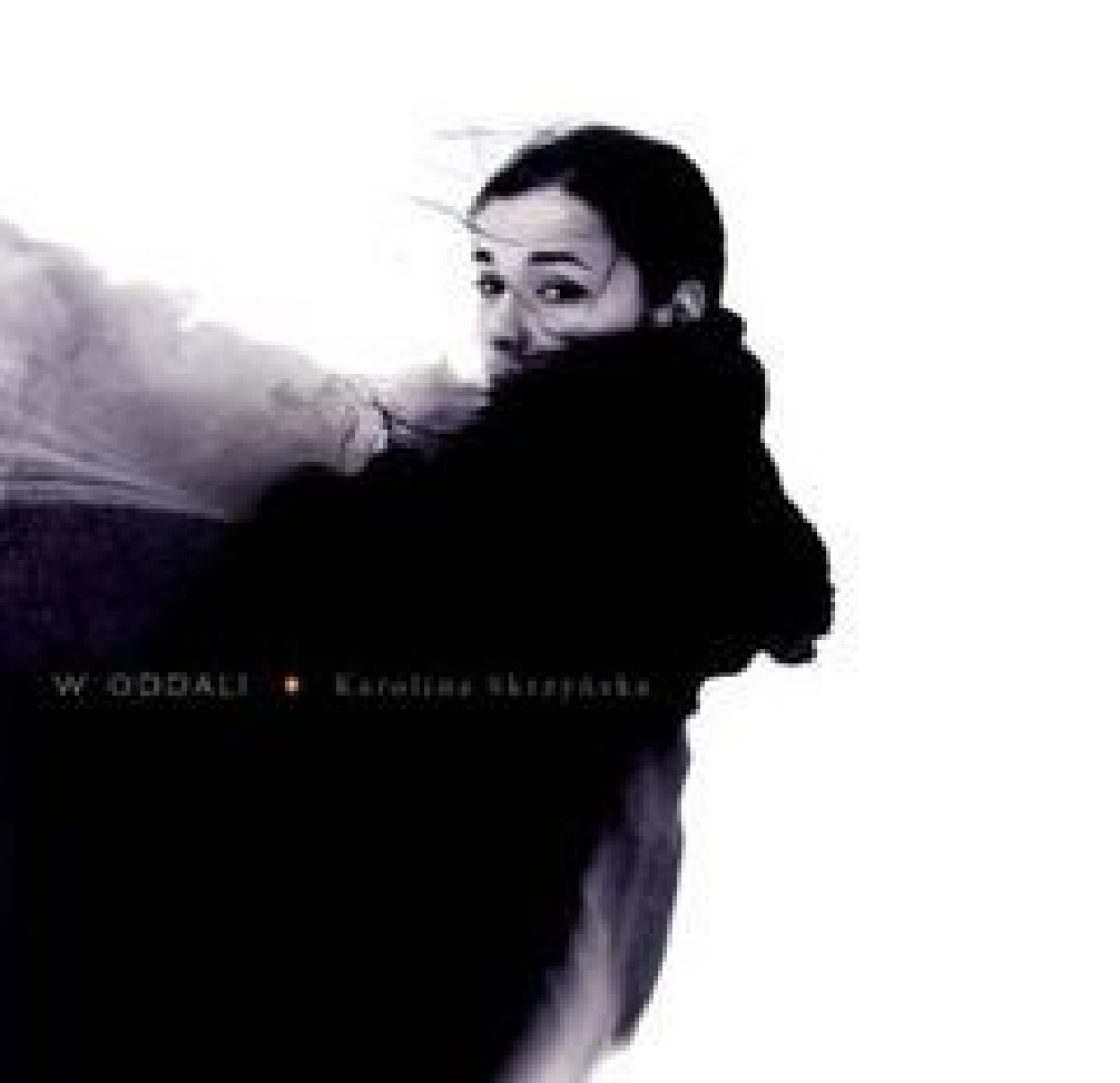 Karolina Skrzyńska i jej debiutancki album "W oddali"