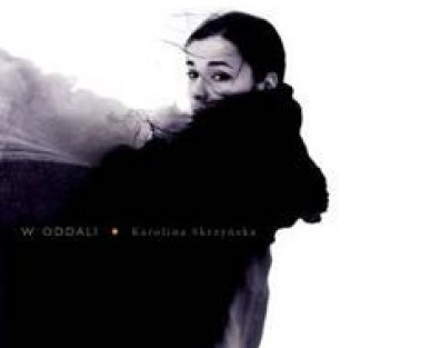 Karolina Skrzyńska i jej debiutancki album "W oddali"