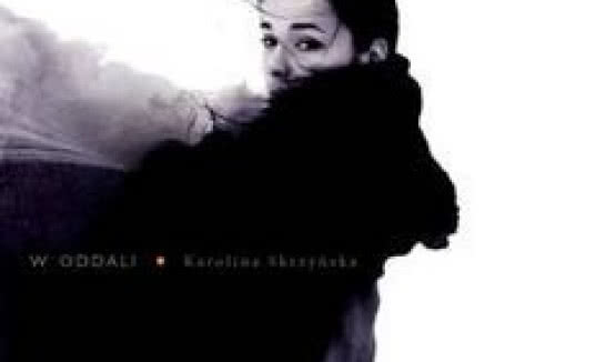 Karolina Skrzyńska i jej debiutancki album "W oddali"