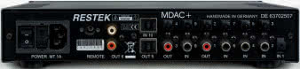 Restek przewidział nie tylko wejścia, ale i wyjścia cyfrowe, analogowa para RCA jest tylko jedna,
za to można go pochwalić za wyjątkową regulację napięcia w dwóch trybach - analogowym lub cyfrowym.
