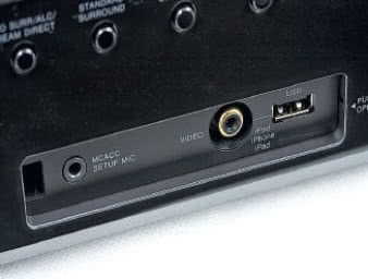 Wejście podręczne uszyto na miarę sprzętu
Apple oraz nośników pamięci.