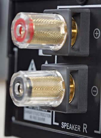 Oryginalne zaciski ze szczeliną do montażu
obranych z izolacji końcówek.