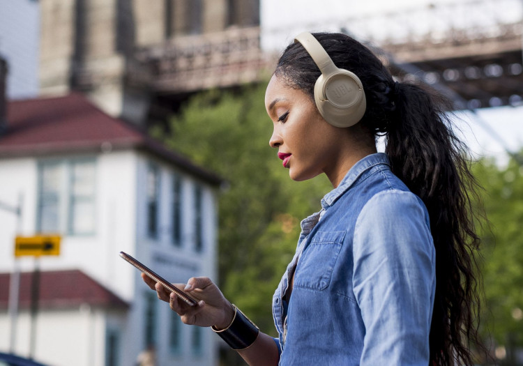 JBL Tune 730 BT - 3 tryby pracy i 76 godzin grania