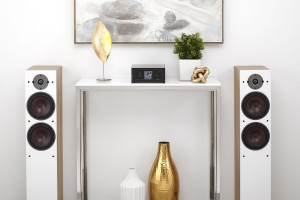 Hybrydowy wzmacniacz cyfrowy NAD M10 już w sprzedaży 