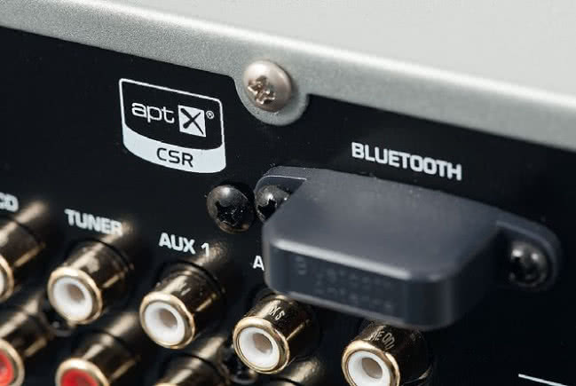 Transmisja bezprzewodowa Bluetooth obejmuje kodowanie aptX, AAC i oczywiście standardowe SBC