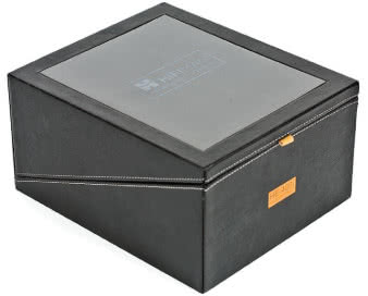 Słuchawki Hi-FiMan
są pakowane w atrakcyjny kuferek, wykończony skórą elegancko przeszytą białą nicią.