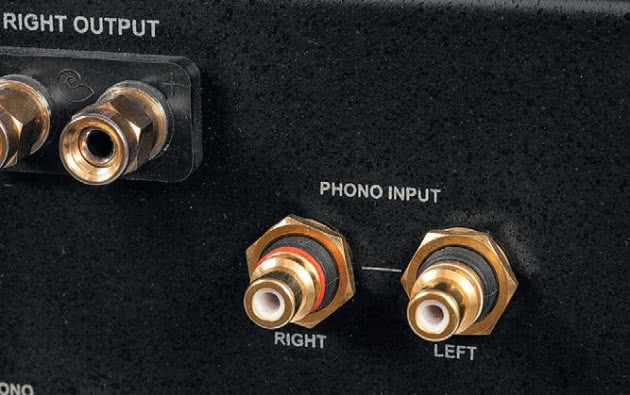 Wejście gramofonowe obsłuży zarówno wkładki MM, jak i MC.