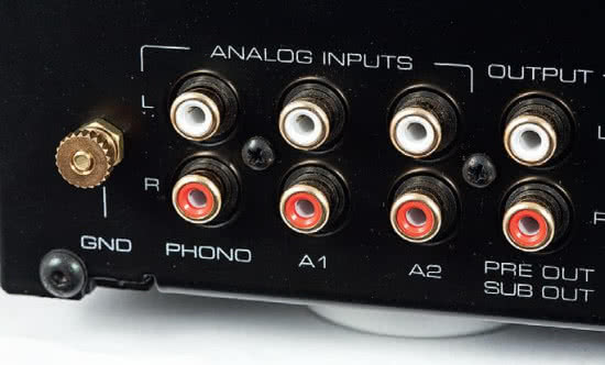 Spośród wszystkich trzech testowanych urządzeń, Neo ACE ma też najbogatszy panel gniazd analogowych.