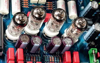 CD Due: W sekcji analogowej pracują (w klasie A) cztery
triody 12AX7