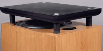 Przez czterocentymetrową szczelinę możemy dojrzeć