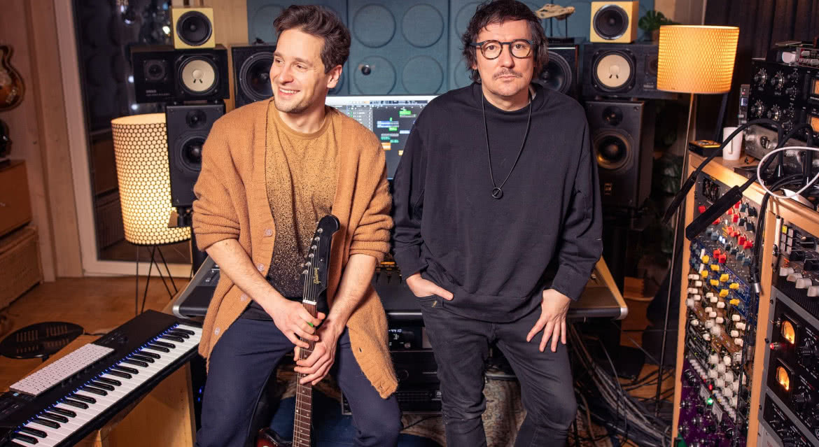 Zalewski i Smolik w nowej wersji piosenki "Kolorowy wiatr" dla BBC Earth