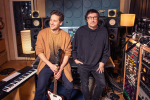 Zalewski i Smolik w nowej wersji piosenki "Kolorowy wiatr" dla BBC Earth