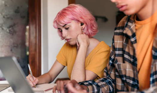JBL Vibe Buds - odporne na zachlapanie i kurz, idealne na plażę i rower